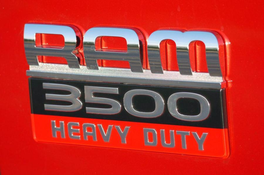  Dodge Ram 3500 Laramie Mega Cab 2010 года  (фото 28 из 37)